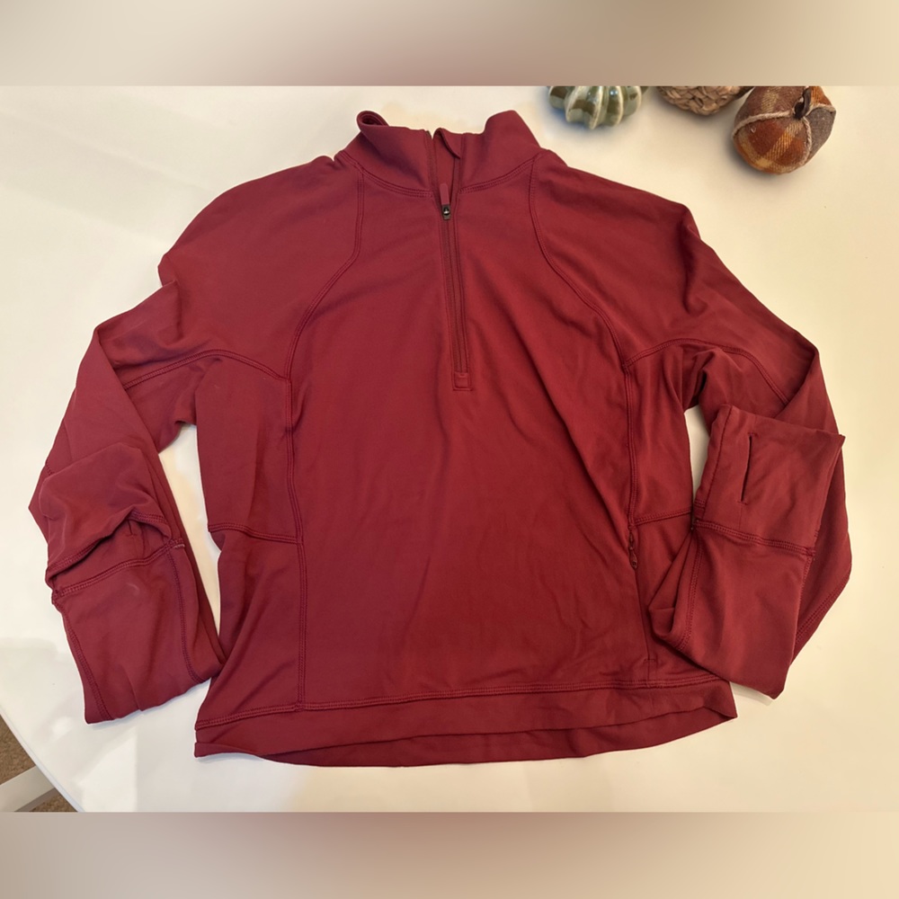 It’s Rulu Run Crop Half Zip. Size 6. Like new!